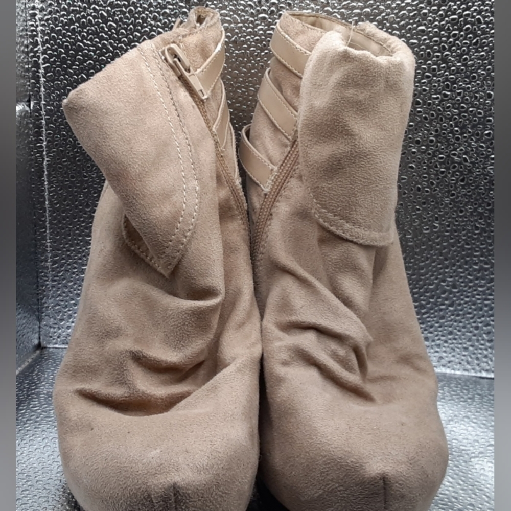 Charlotte Russe Woman's Ankle Boots size 7